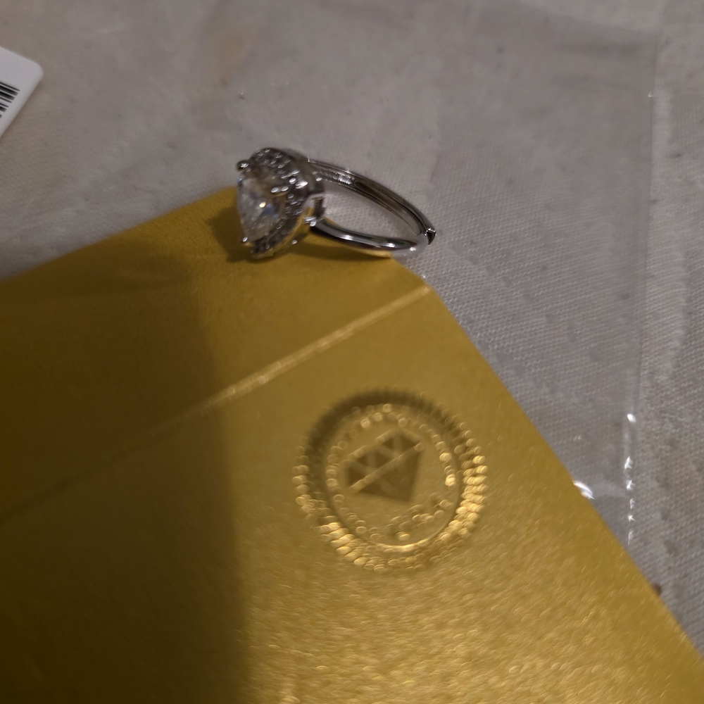 Elegant Silver Ring with Clear Stone